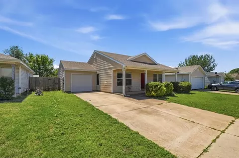 Exterior - 116 Rob Ln, Edmond, OK 73003 photo 5 of 8