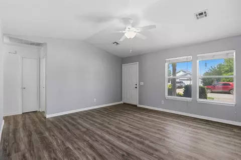 Living - 116 Rob Ln, Edmond, OK 73003 photo 2 of 4