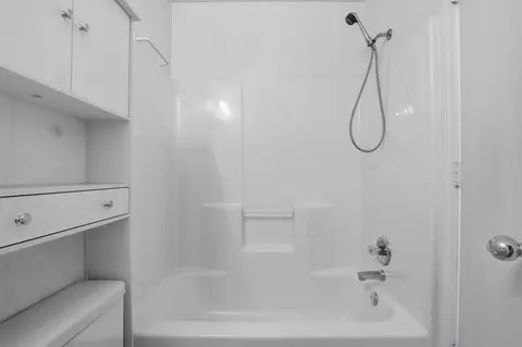 Bath - 116 Rob Ln, Edmond, OK 73003 photo 3 of 3