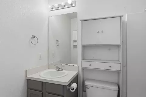 Bath - 116 Rob Ln, Edmond, OK 73003 photo 1 of 3