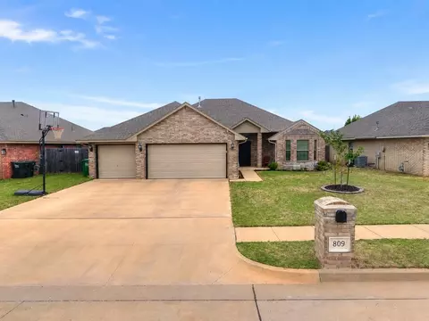 809 Dover Mansion Rd, Yukon, OK 73099
