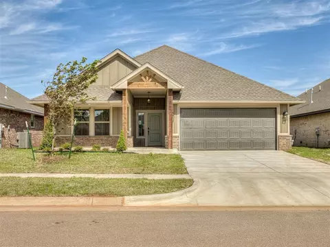 12501 Dolche Vita Dr, Yukon, OK 73099
