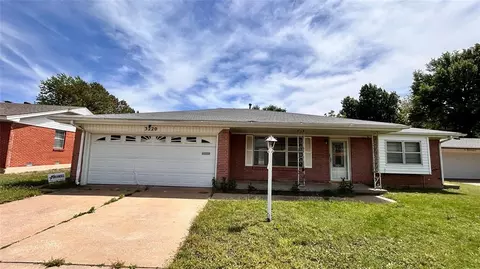3220 Hilltop Rd, Midwest City, OK 73110