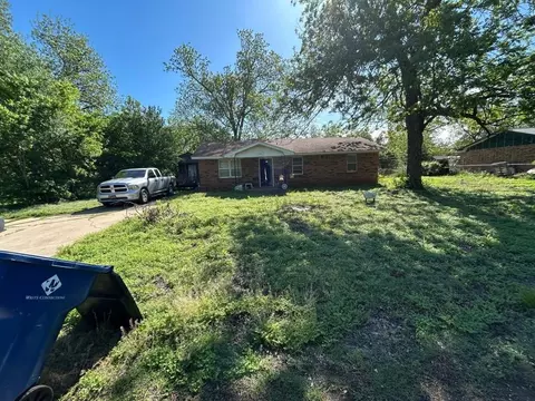 1106 N 11th St, Chickasha, OK 73018
