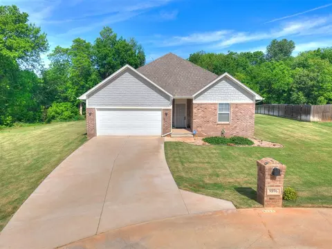 9896 Abington Cir, Edmond, OK 73025