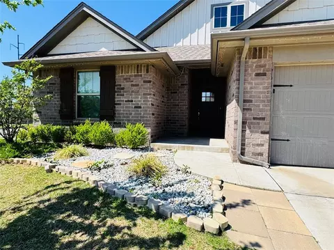 8901 Poppey Pl, Yukon, OK 73099