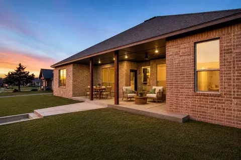 Exterior - 1119 Deer Rdg, Tuttle, OK 73089 photo 3 of 5
