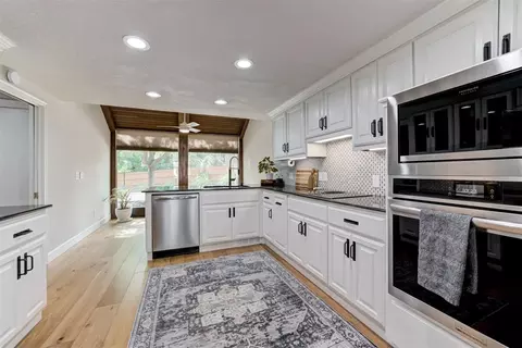 Kitchen - 3 Rustic Hills St, Norman, OK 73072 photo 2 of 6