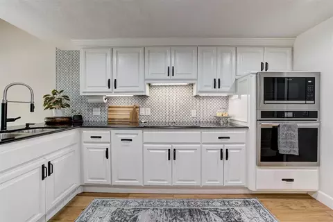 Kitchen - 3 Rustic Hills St, Norman, OK 73072 photo 4 of 6