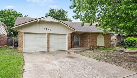 1040 NW 10th St, Moore, OK 73160