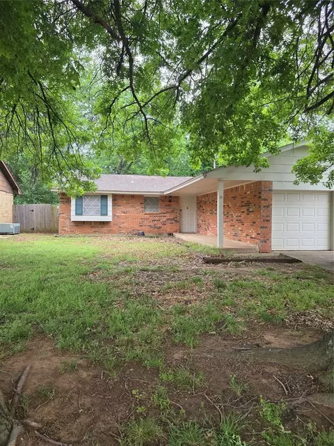 432 Larkspur Ln, Edmond, OK 73003