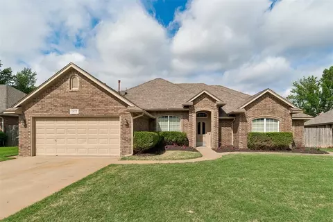 1413 Copperfield Dr, Edmond, OK 73003