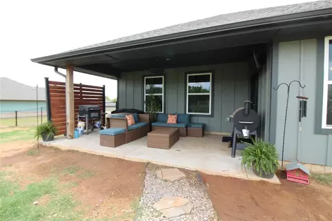 Exterior - 1922 Eli Ave, Tuttle, OK 73089 photo 4 of 7