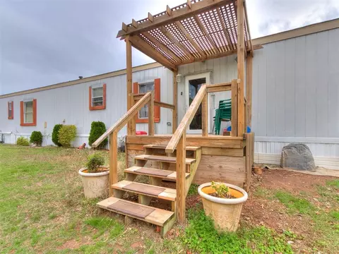 20630 Walker Rd, Tecumseh, OK 74873