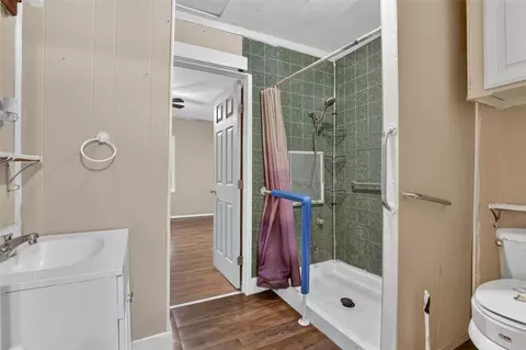 Bath - 332913 E 930 Rd, Wellston, OK 74881 photo 1 of 1