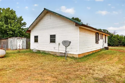 Exterior - 332913 E 930 Rd, Wellston, OK 74881 photo 2 of 5