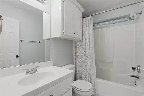 Bath - 2804 Brompton Dr, Norman, OK 73072 photo 5 of 5