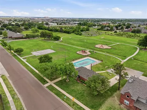 View/Area - 2804 Brompton Dr, Norman, OK 73072 photo 3 of 4