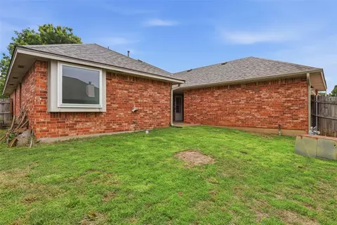Exterior - 2804 Brompton Dr, Norman, OK 73072 photo 3 of 3