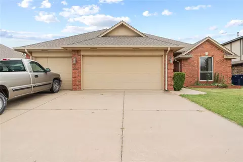 10204 SW 25th St, Yukon, OK 73099