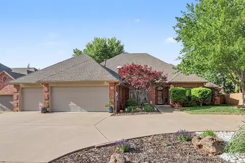 2417 Ashecroft Cir, Edmond, OK 73034