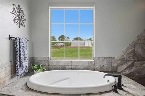 Bath - 4608 Riata Cir, Tuttle, OK 73089 photo 3 of 6