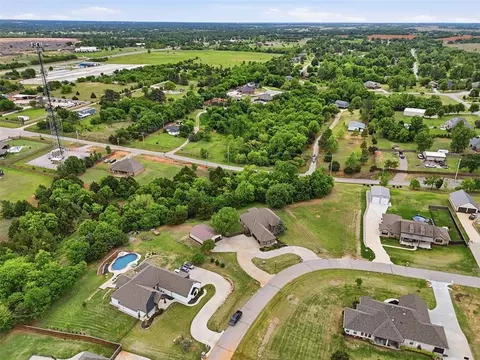 View/Area - 4608 Riata Cir, Tuttle, OK 73089 photo 5 of 9