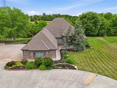 View/Area - 4608 Riata Cir, Tuttle, OK 73089 photo 7 of 9