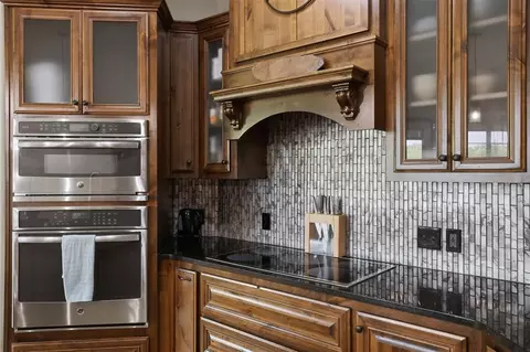Kitchen - 4608 Riata Cir, Tuttle, OK 73089 photo 6 of 7