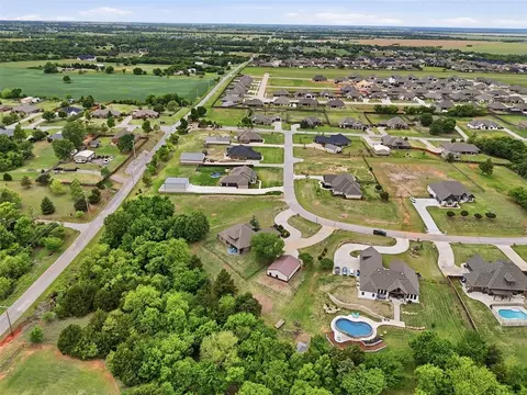 View/Area - 4608 Riata Cir, Tuttle, OK 73089 photo 6 of 9