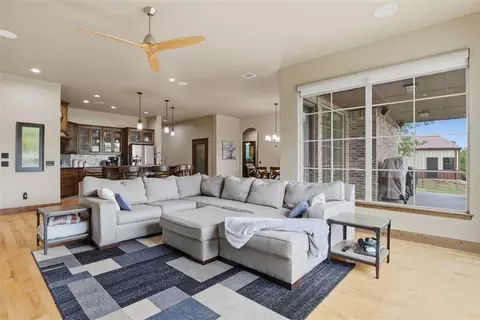 Living - 4608 Riata Cir, Tuttle, OK 73089 photo 4 of 6