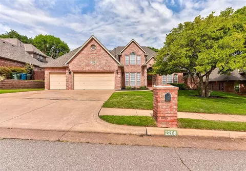 2209 Mission Rd, Edmond, OK 73034