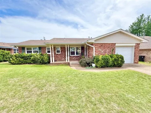 1016 W Peebly Dr, Midwest City, OK 73110