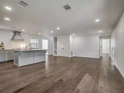 Living - 249 Sunset Cv, Mead, OK 73449 photo 2 of 6