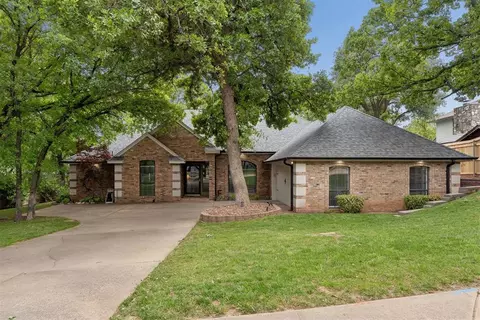 411 Crown Colony Rd, Edmond, OK 73034
