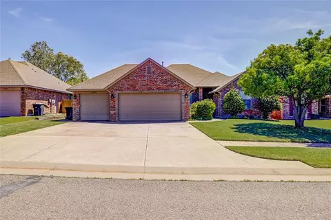 1800 NE 32nd St, Moore, OK 73160