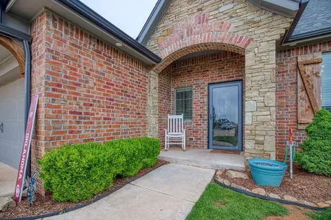 1211 Hanna Ln, Kingfisher, OK 73750