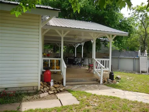 Exterior - 601 S 3rd St, Davis, OK 73030 photo 5 of 12