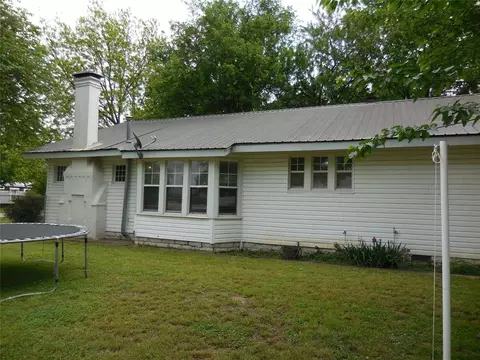 Exterior - 601 S 3rd St, Davis, OK 73030 photo 2 of 12