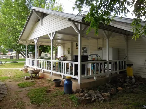 Exterior - 601 S 3rd St, Davis, OK 73030 photo 4 of 12