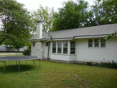 Exterior - 601 S 3rd St, Davis, OK 73030 photo 9 of 12