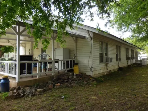Exterior - 601 S 3rd St, Davis, OK 73030 photo 7 of 12