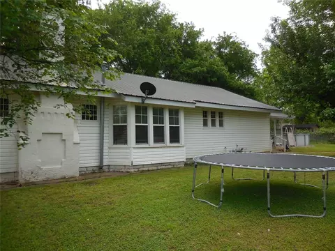 Exterior - 601 S 3rd St, Davis, OK 73030 photo 3 of 12