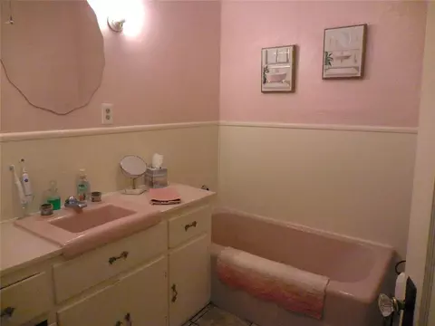 Bath - 601 S 3rd St, Davis, OK 73030 photo 1 of 1