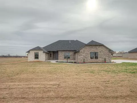 8561 Oak Tree Cir, Edmond, OK 73025