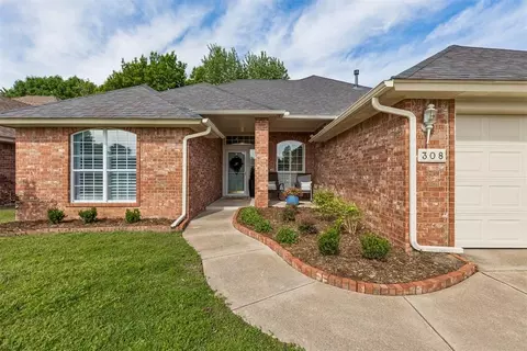 Exterior - 308 Baker St, Norman, OK 73072 photo 3 of 9