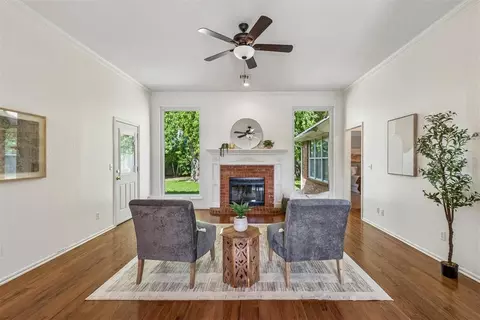 Living - 308 Baker St, Norman, OK 73072 photo 2 of 4