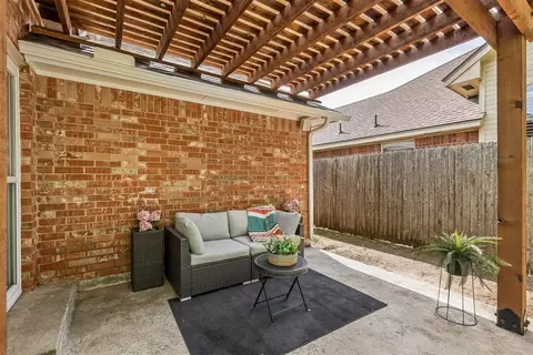 Exterior - 308 Baker St, Norman, OK 73072 photo 5 of 9
