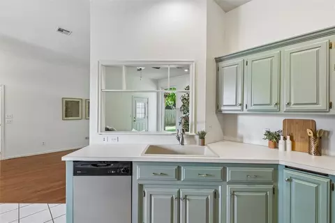 Kitchen - 308 Baker St, Norman, OK 73072 photo 6 of 7