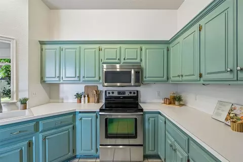 Kitchen - 308 Baker St, Norman, OK 73072 photo 5 of 7